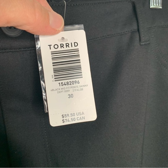 New Torrid Black Studio Luxe Ponte Skinny Mid-Fit Crop Pants 30 BNWT - Picture 8 of 9